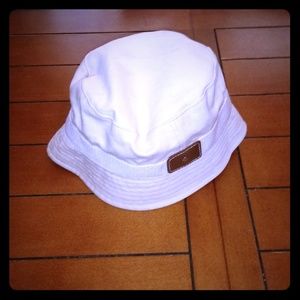 Gap bucket hat